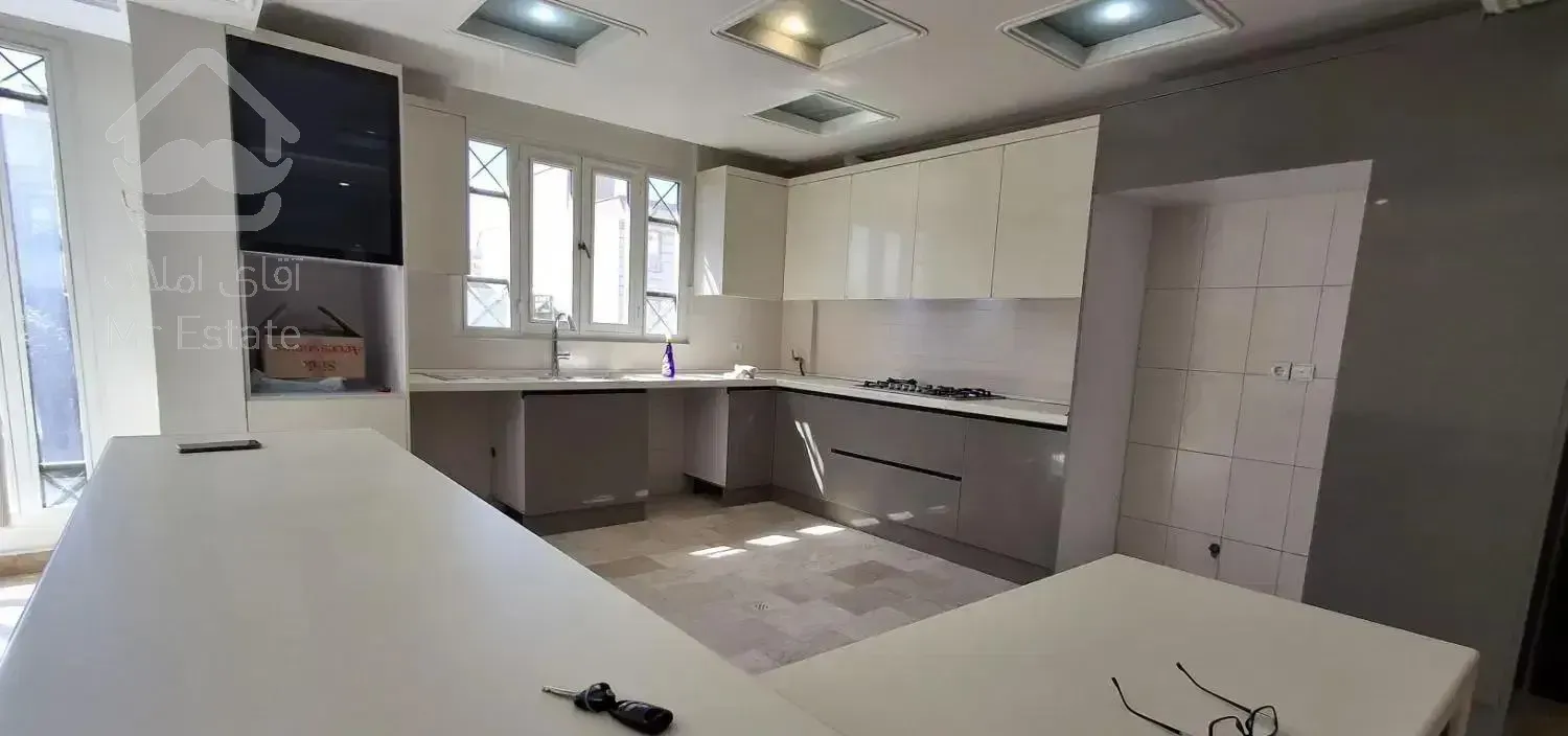 فروش ۱۴۶ متری/ ۳ خواب/ ۲ پارکینگ/ چمن غربی