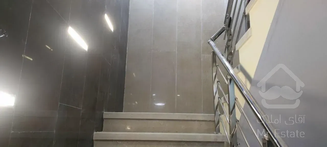 135متر شهرک غرب *موقعیت اداری (لابی شیک ،نوساز)