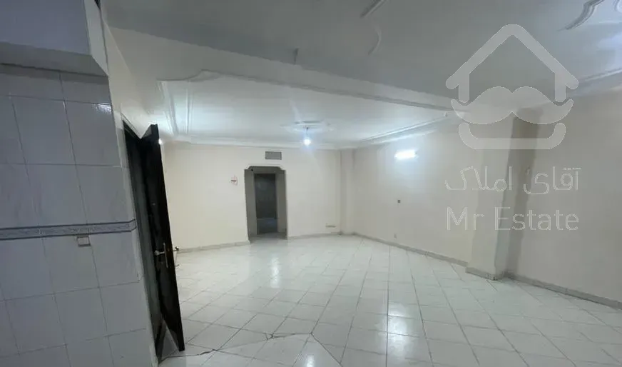 ۸۷ متر / تکواحدی / سالن نور گیر / اول جنوبی