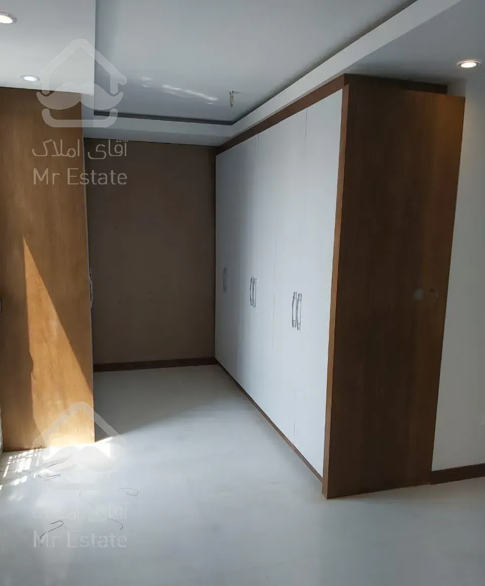 **آپارتمان218متر سه خواب فوق شیک خ لاهور**