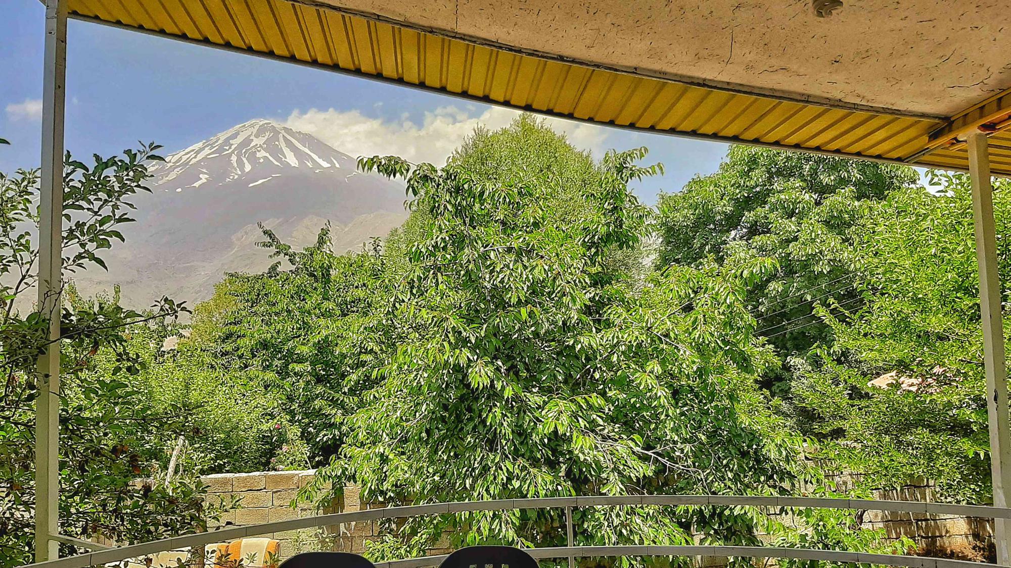 فروش خانه باغ ۵۵۰ متر در منطقه ایرا لاریجان واقع در جاده هراز بالای آب اسک ویو قله دماوند