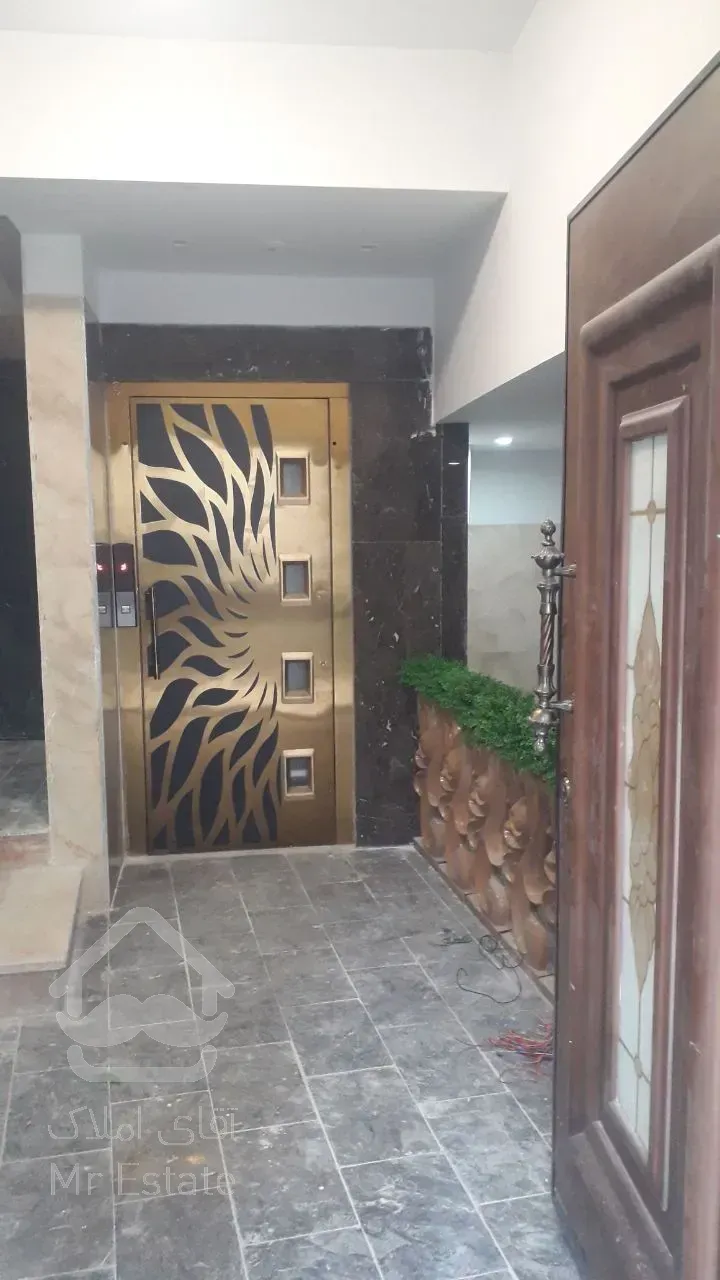 فروش 102 متری میدان بهشتی