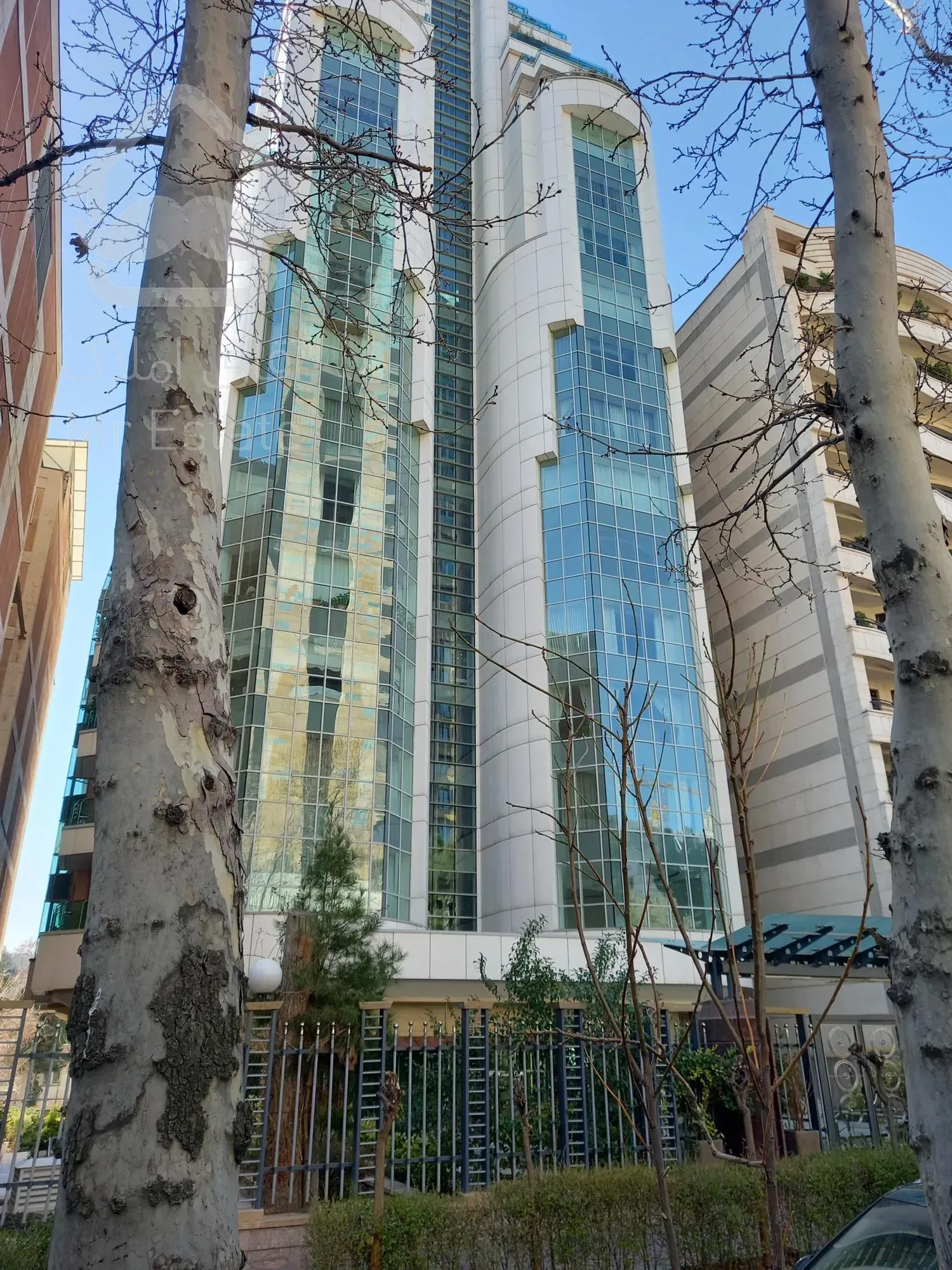 برج ۳۳۰ متری محمودیه