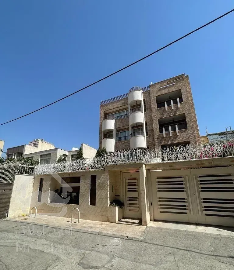 آپارتمان ۲۲۰ متری در باغ زرشک