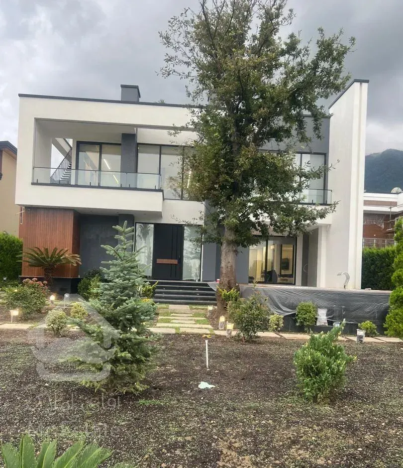 ویلای مدرن ۱۳۵۰ متر استخردار شهرک بزرگ نوشهر