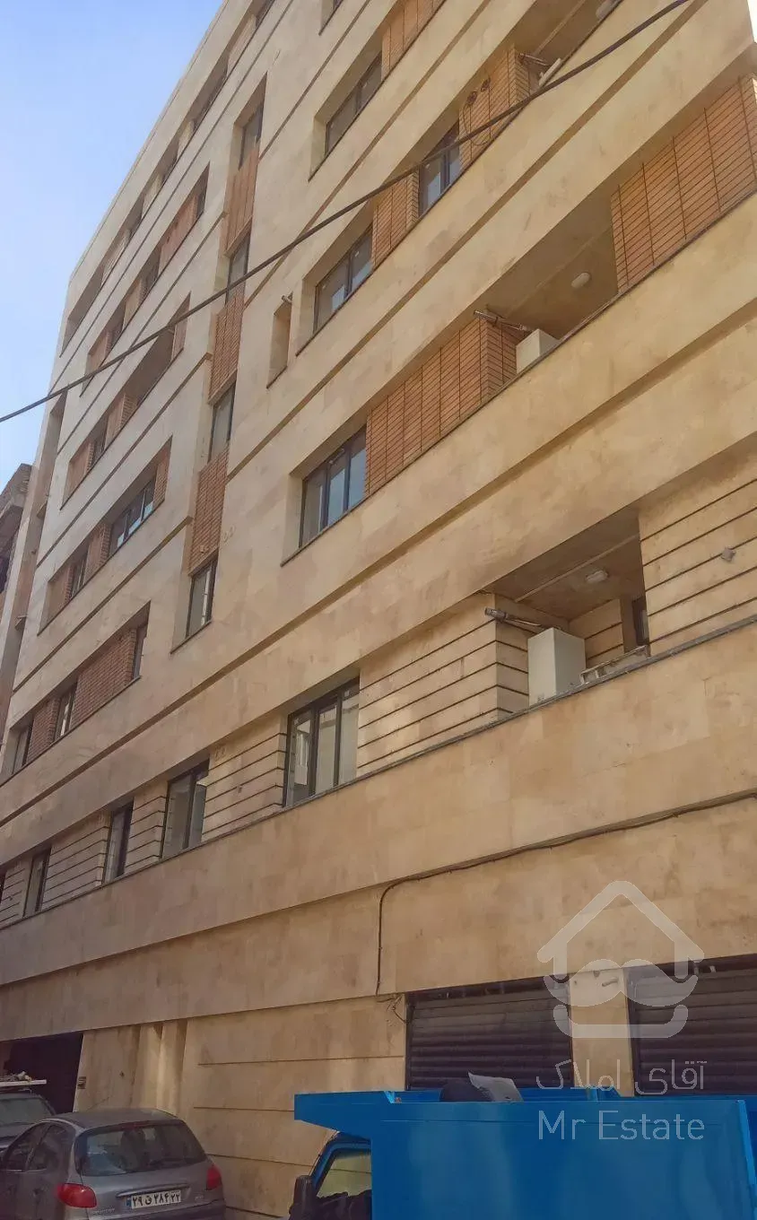 ۹۸متری نوساز/فول امکانات/غرق نور/بدون مشابه