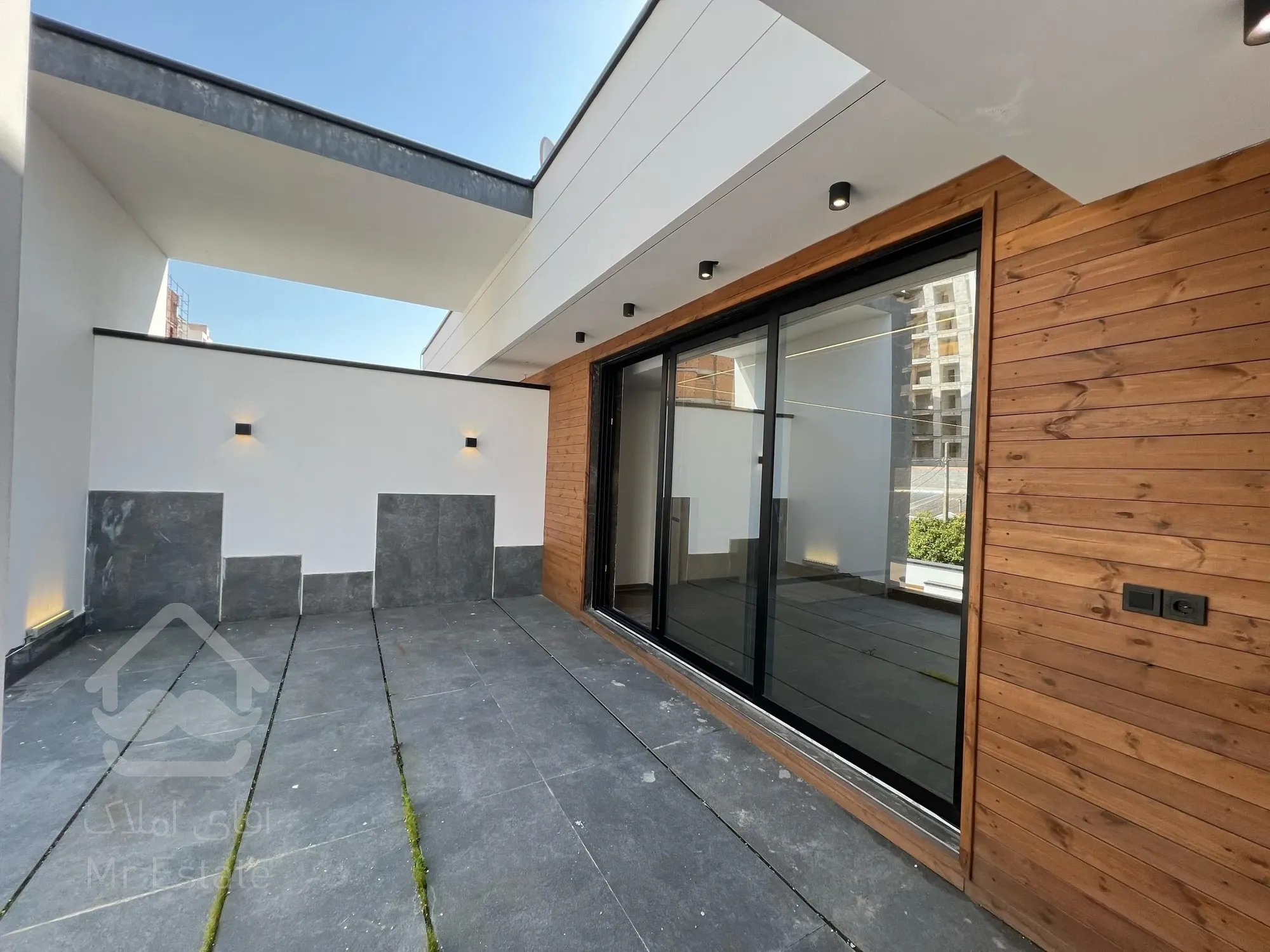 متراژ زمین ۱۷۰ متر