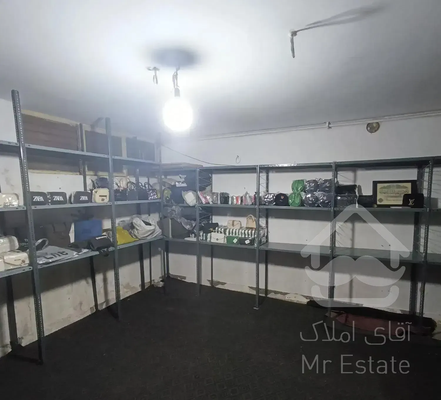 انبار 50 متری واقع در محدوده بازار ، چهارراه سیروس