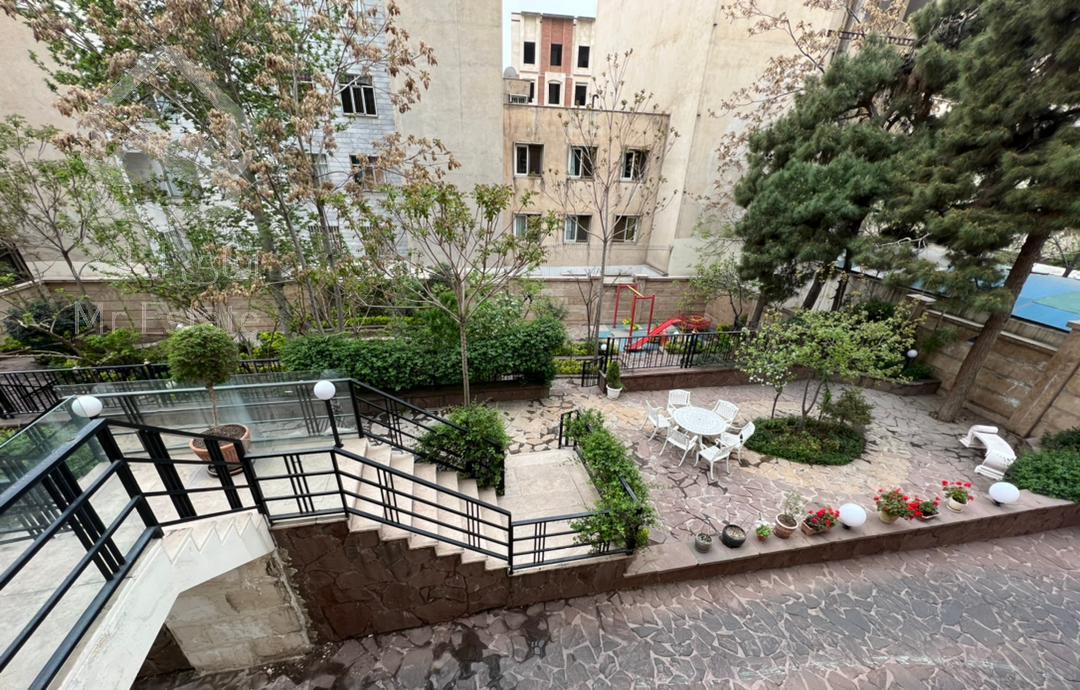 ۱۸۰ متر فروش   بعلت بدهی