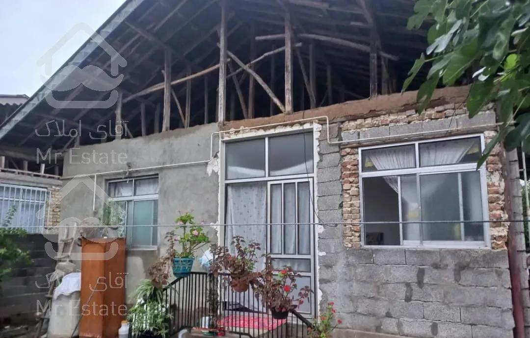 خانه ویلایی قدیمی چسبیده به استخر پاشوران (سیاهکل)