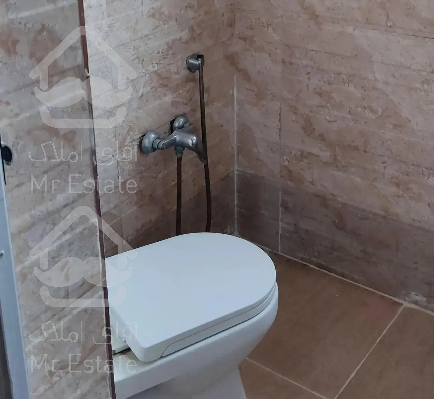 ویلااستخردارآب گرم  با استخر نوساز و شیک