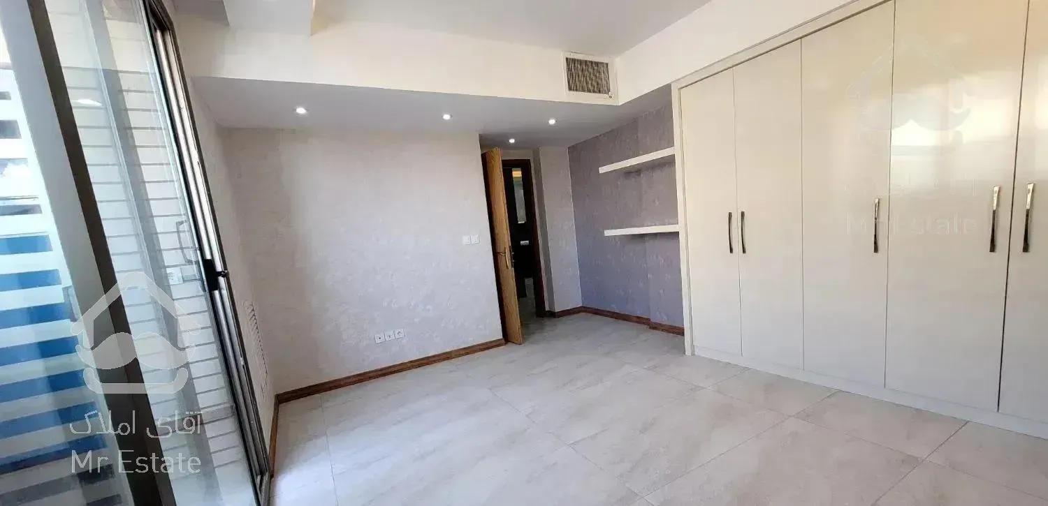 ۱۳۵متر دو خواب هشت بهشت بَر خیابان اصلی مَلک شمالی