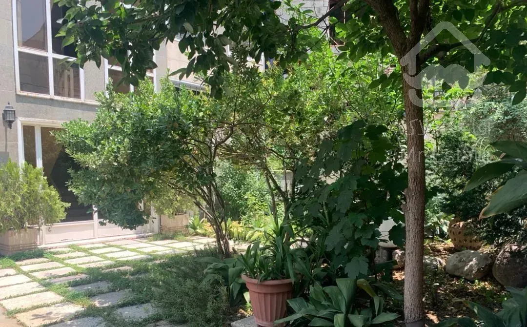 ۱۱۸ متر ۲ خوابه/رو به حیاط