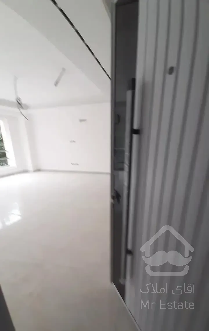 واحد ۱۰۰ متری آزادگان کلیدنخورده