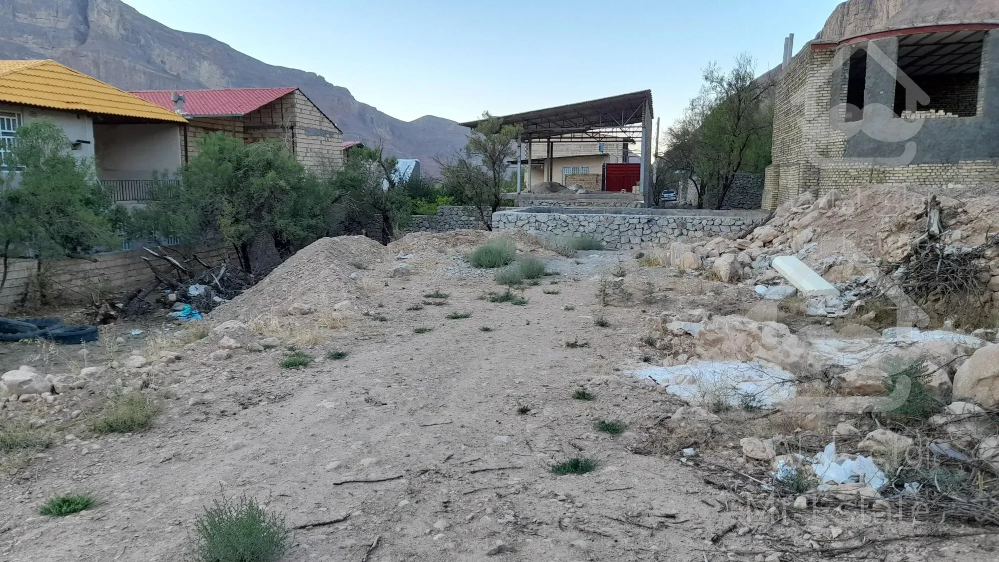 زمین ده بالا یزد دارای منبع