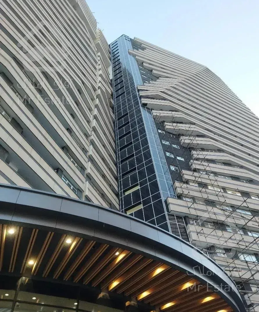 ۲۳۰ متر/برج ۴ خواب/نورگیر ۲ طرف/ویو دریاچه چیتگر