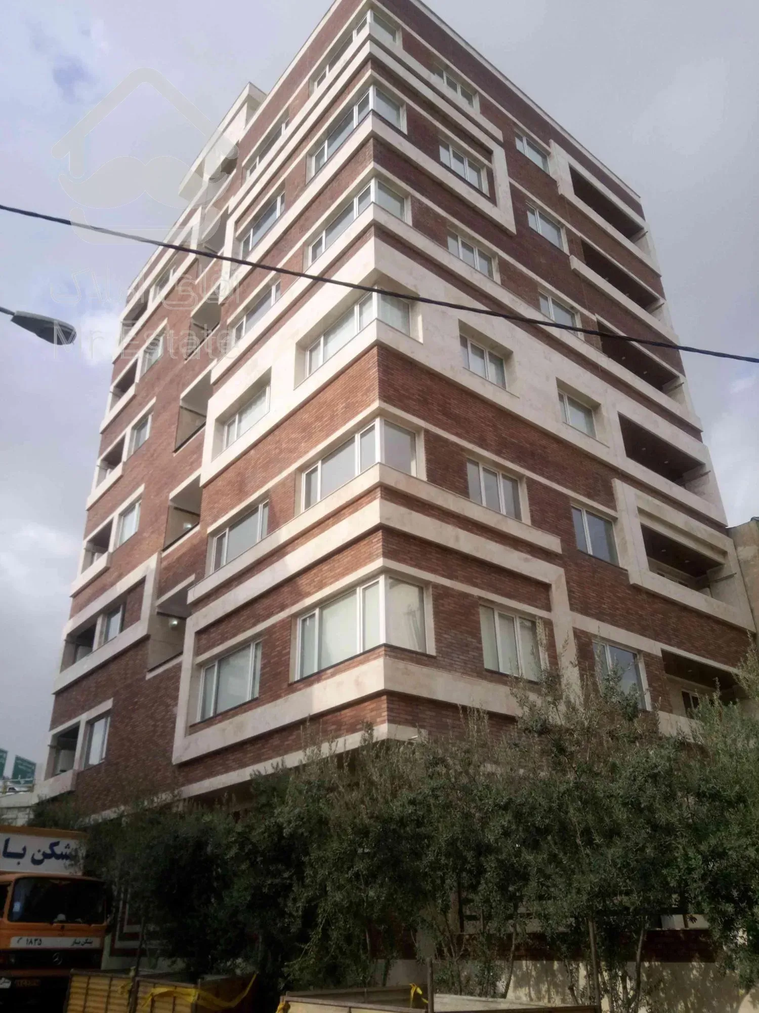 فروش واحد ۱۲۰ متری سه خواب نوساز در فردوس غرب