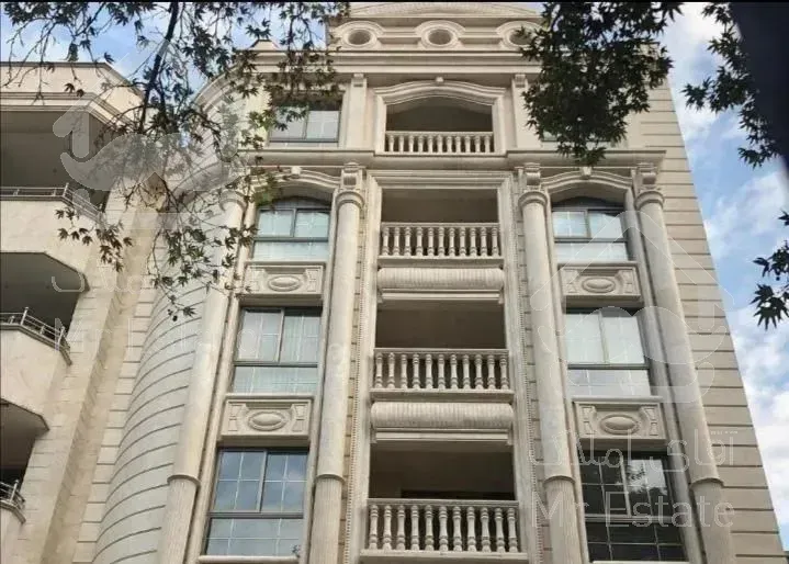 ساختمان ویلایی واقع در میرداماد(کوی دادگستری)