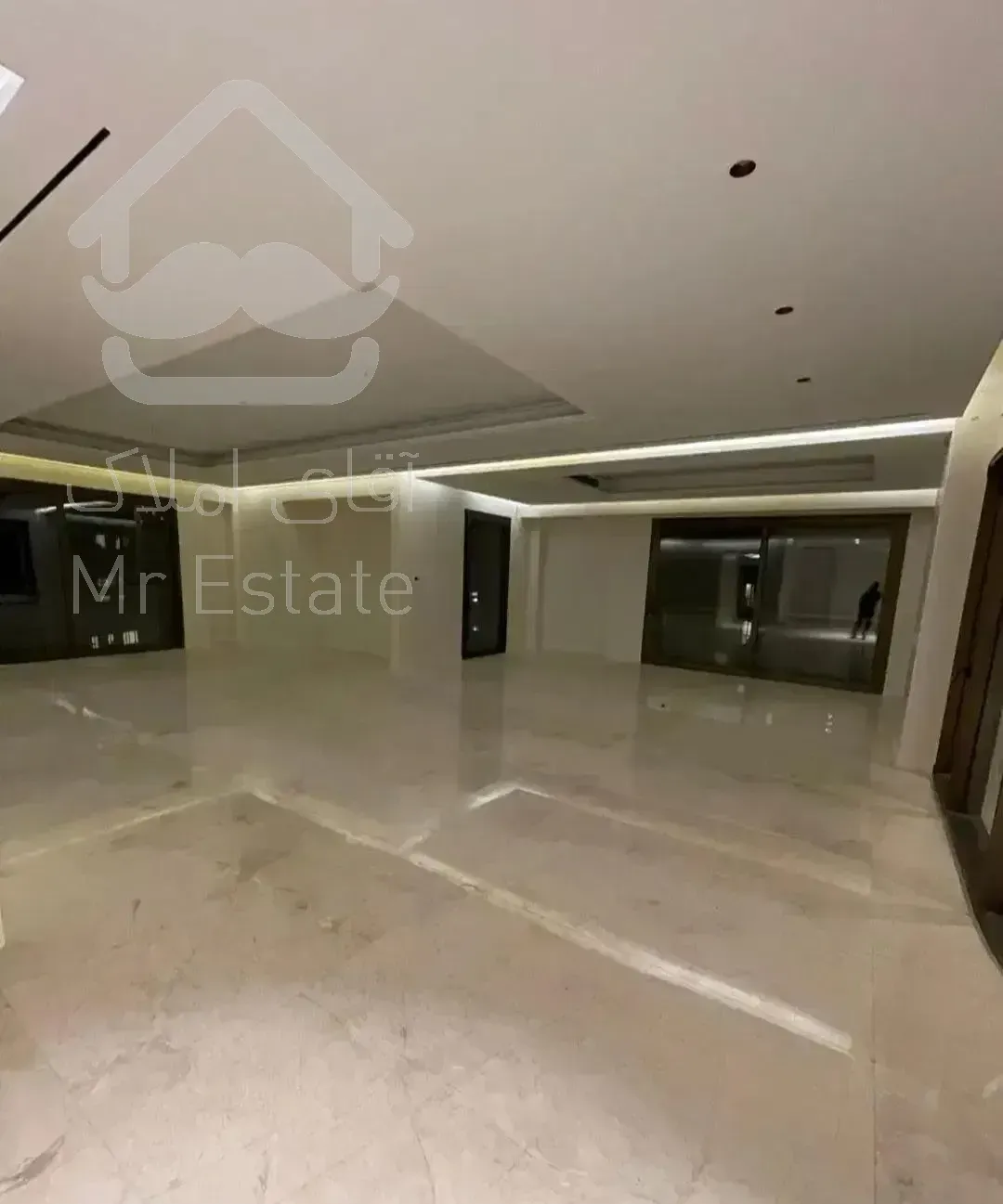 اپارتمان ۲۴۰ متر ۴ خواب فول مشاعات / ویو ابدی