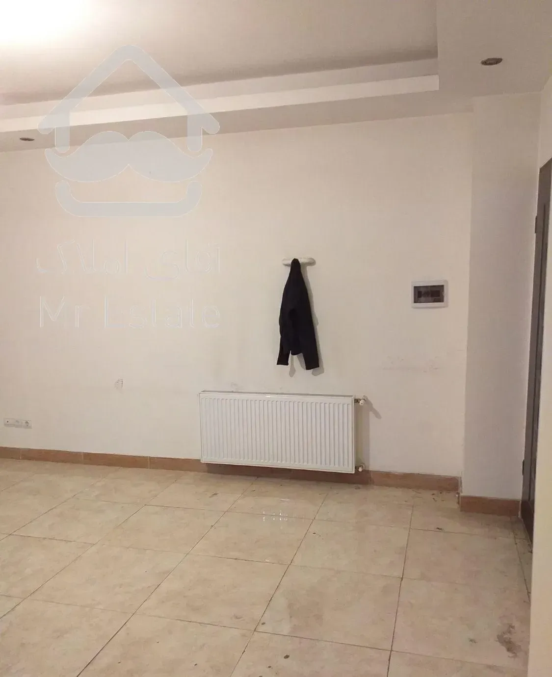 ۶۰متری پارکینگ دارد کولرگازی پکیج