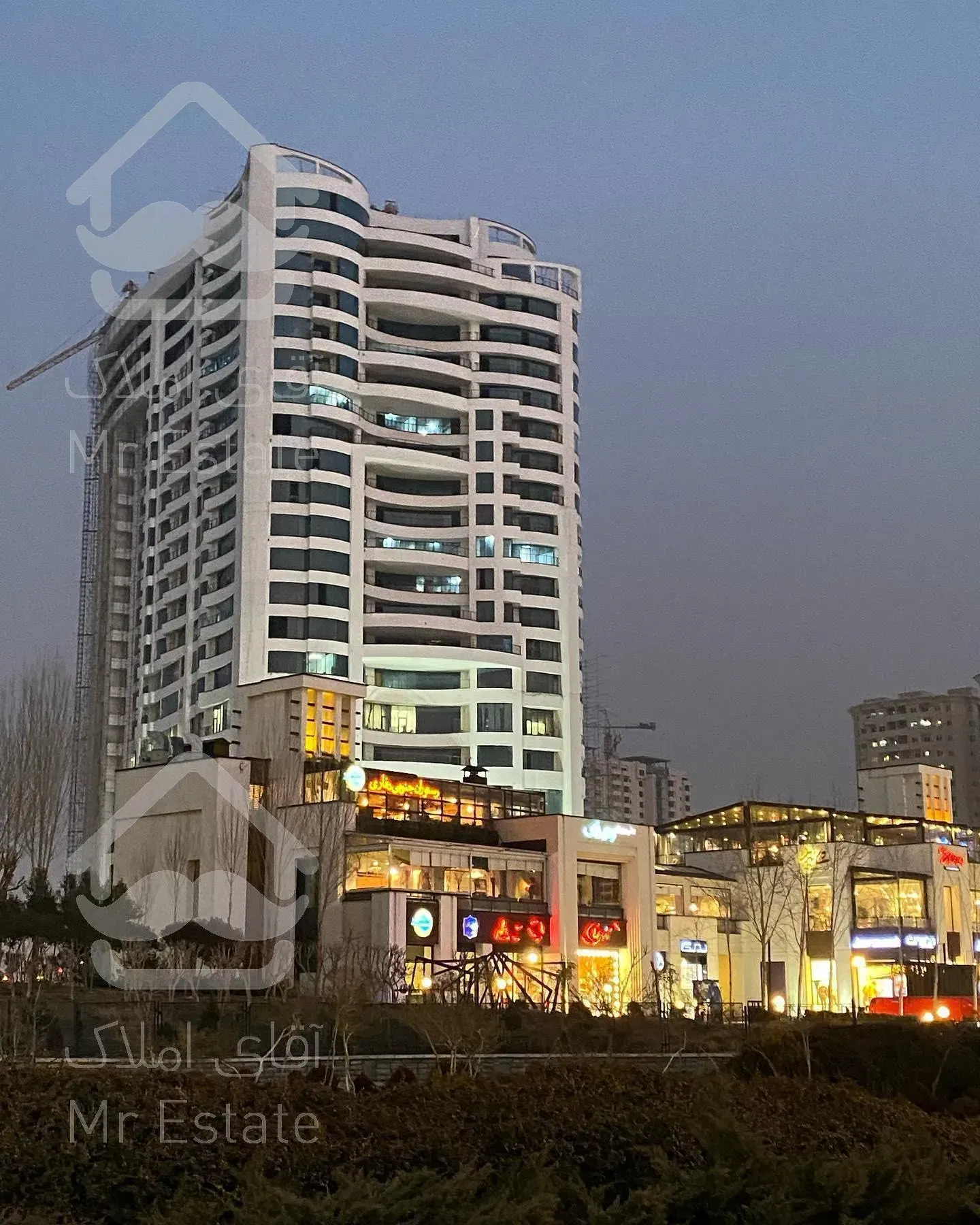 ۱۵۸ متر اداری برج لکسون بام لند ویو ابدی دریاچه