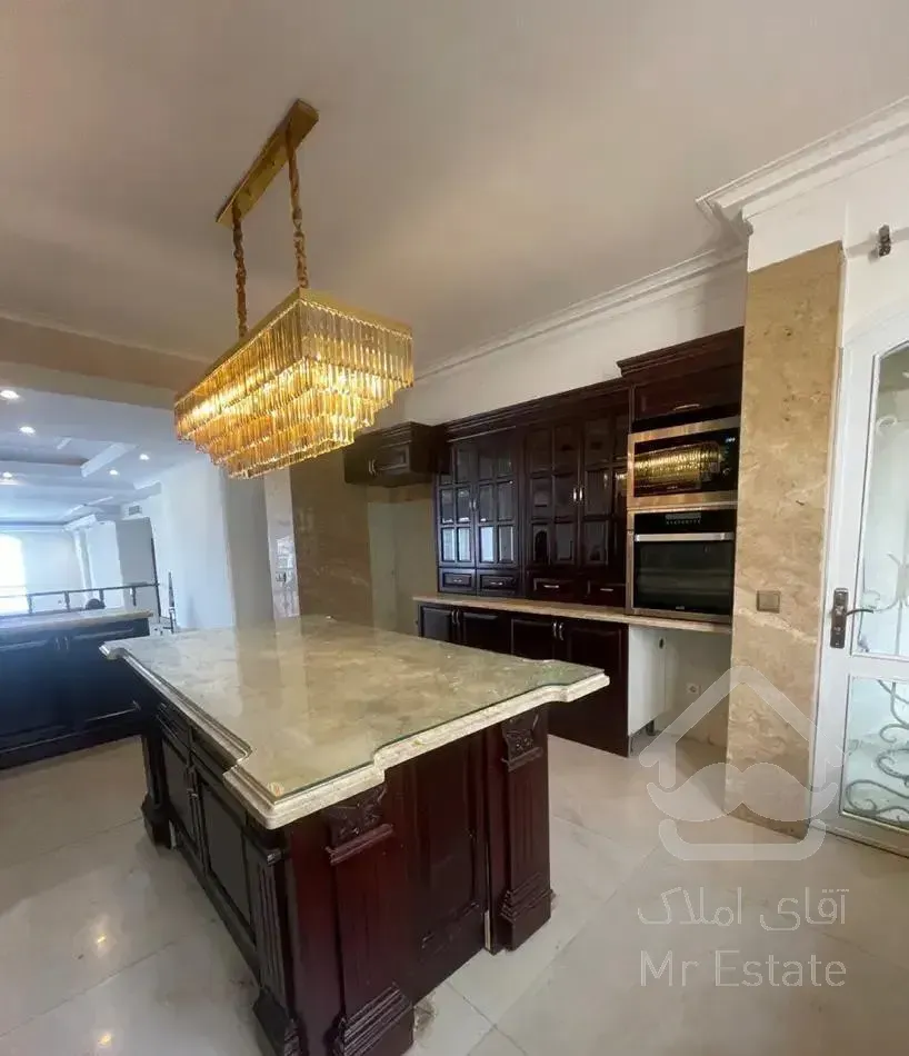 ۳۰۰متر ۴خواب گلستان شمالی ۲پارکینگ سندی سه طرف نور