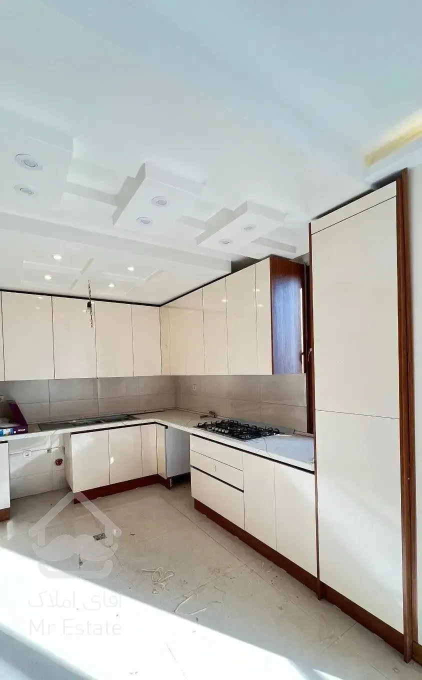 ۱۳۰ متر سه خواب نوساز کلید نخورده