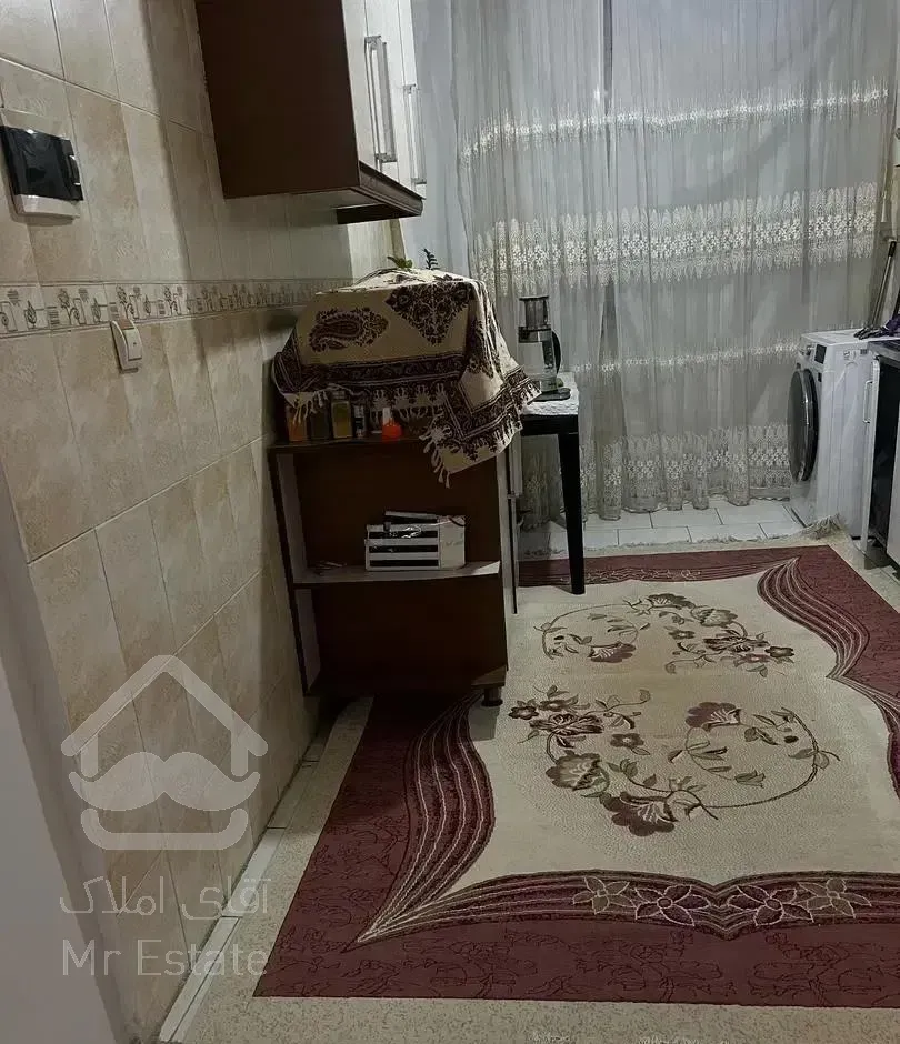 آپارتمان تک واحد دارای پارکینگ و انباری و بالکن