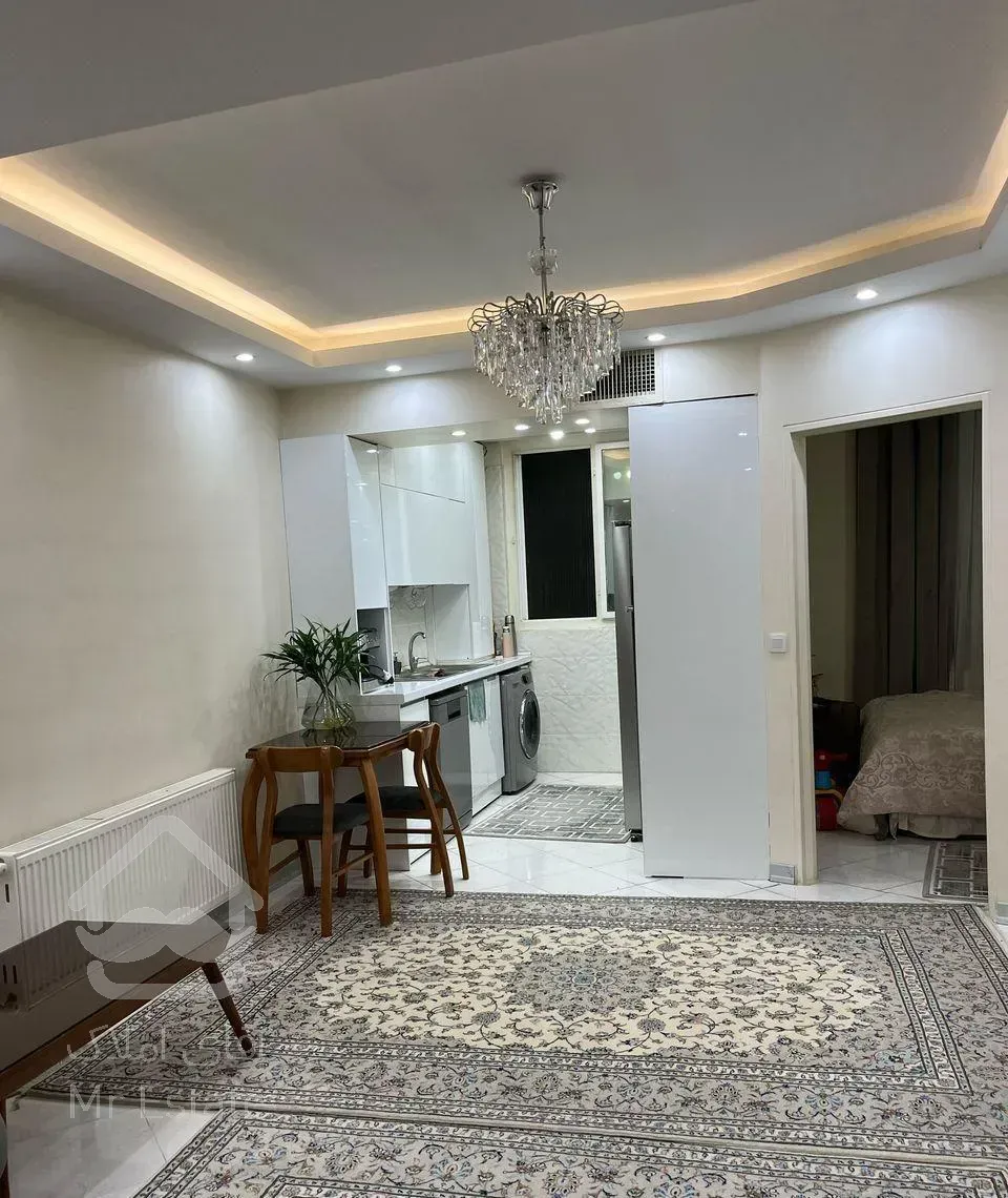 ۴۹ متری آسانسور دار/۱۵ متر حیاط اختصاصی