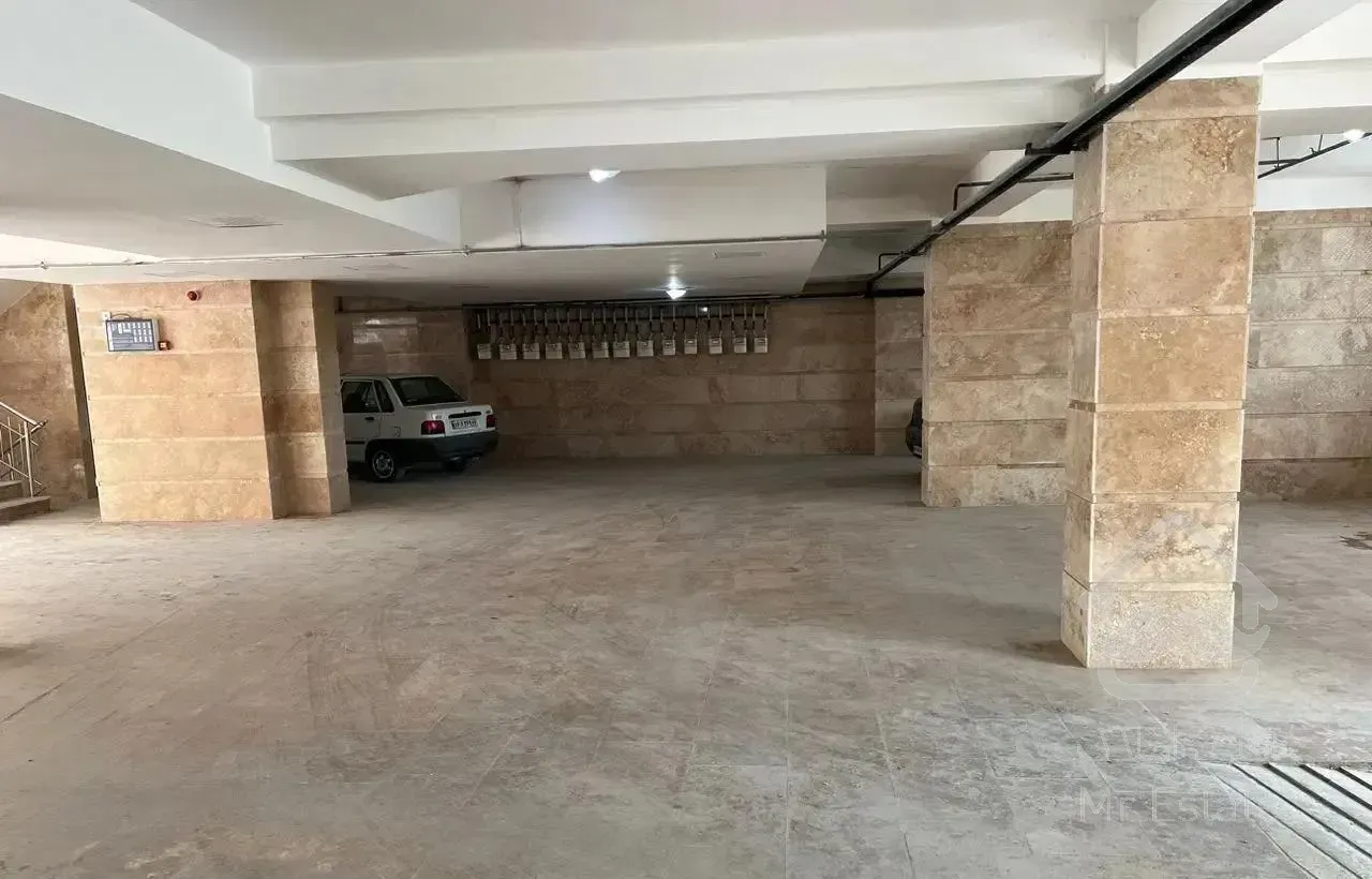 آپارتمان نوساز دارای دو تراس نزدیک ساحل