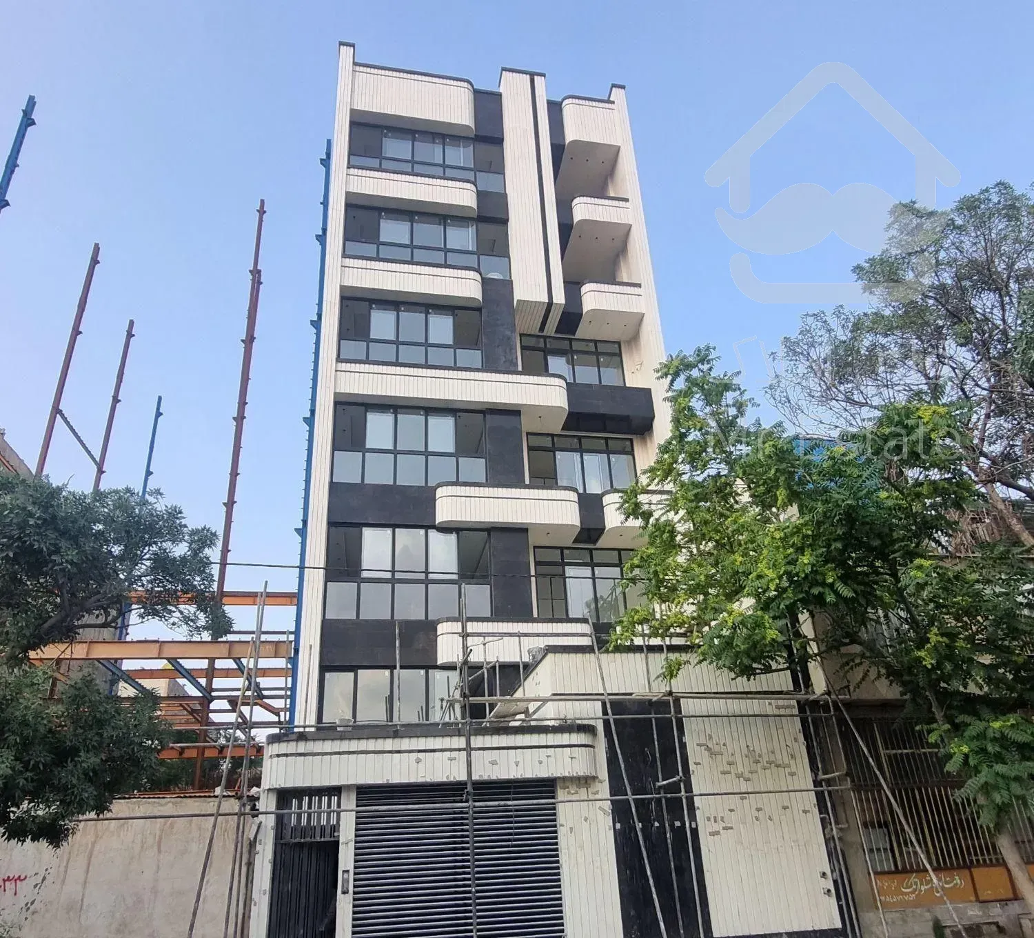 خانه روبروی باغ مشهد با ویو ابدی و قیمت باورنکردنی