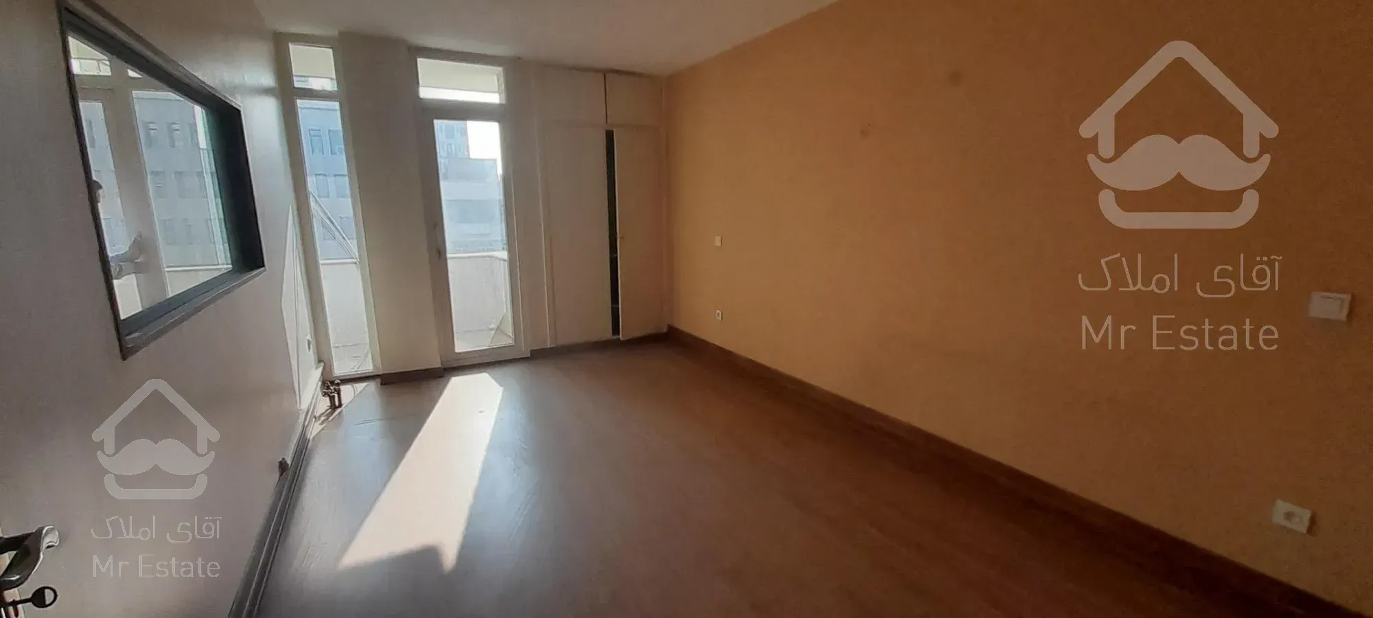 جردن ۱۳۷ متری سند اداری / پارکینگ باکس