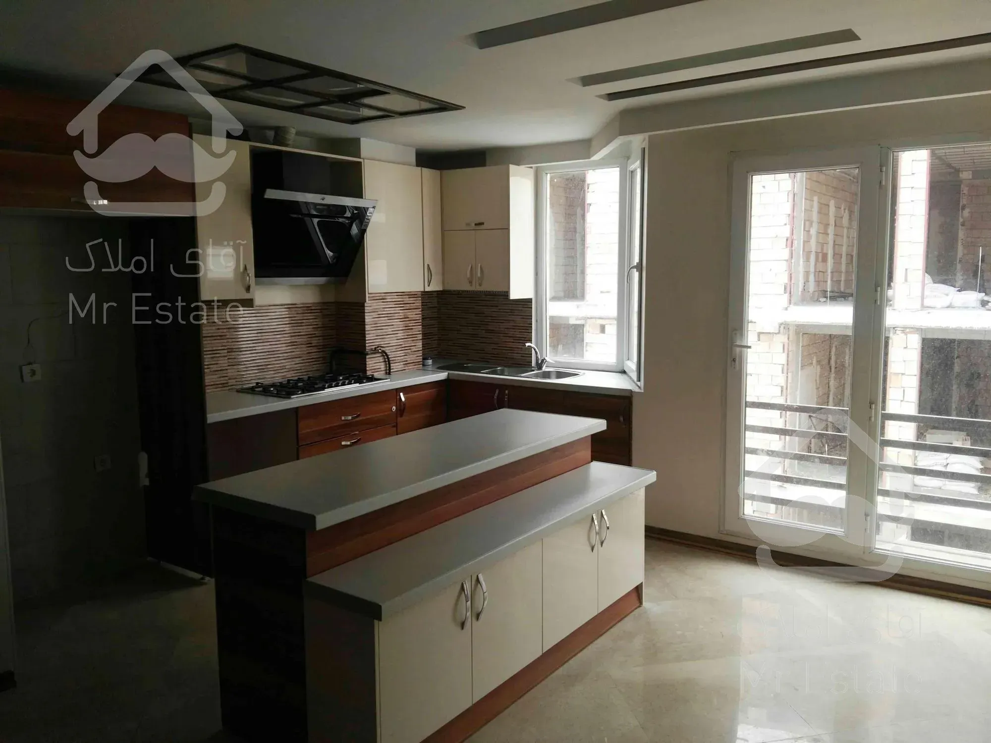 ۹۵ متر فول امکانات شیک کاشانی گلها