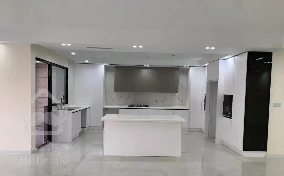 آپارتمان ۱۲۷ متری/۳ خواب/ دزاشیب/۲ تراس/ فروش فوری