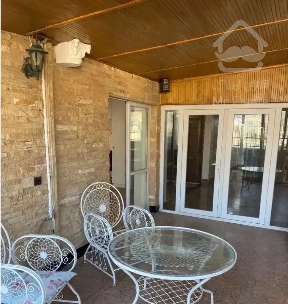 ۱۵۰ متری با ۵۰ متر تراس قابل چیدمان در برج