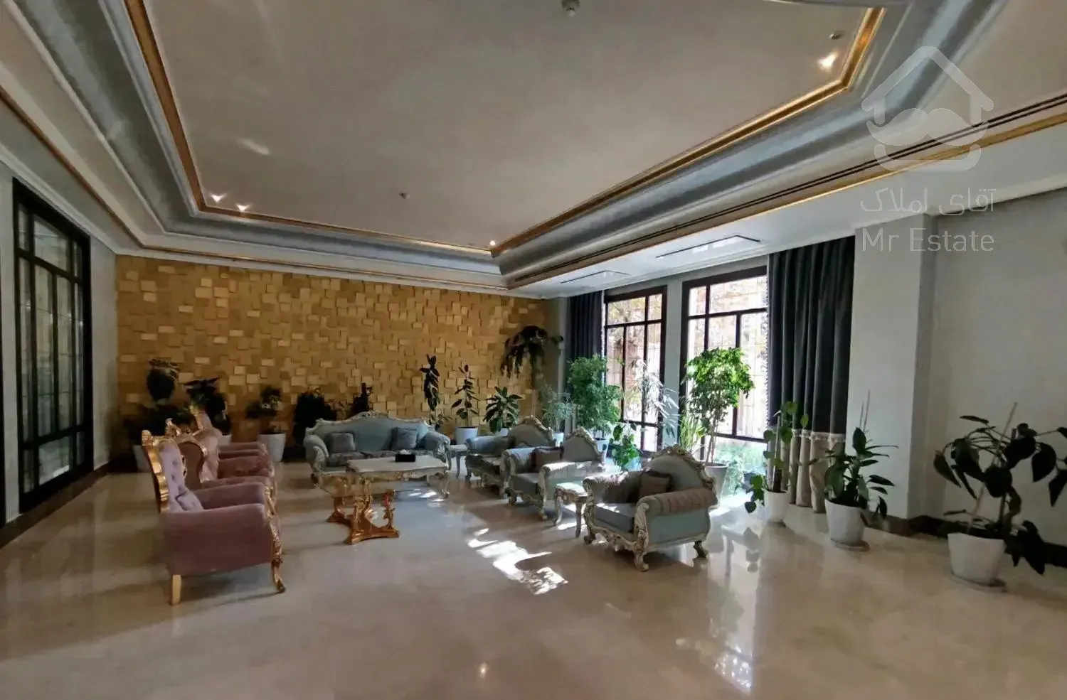 فروش ۲۶۰ متری با نور و ویو ابدی پاسداران گذر مشجر