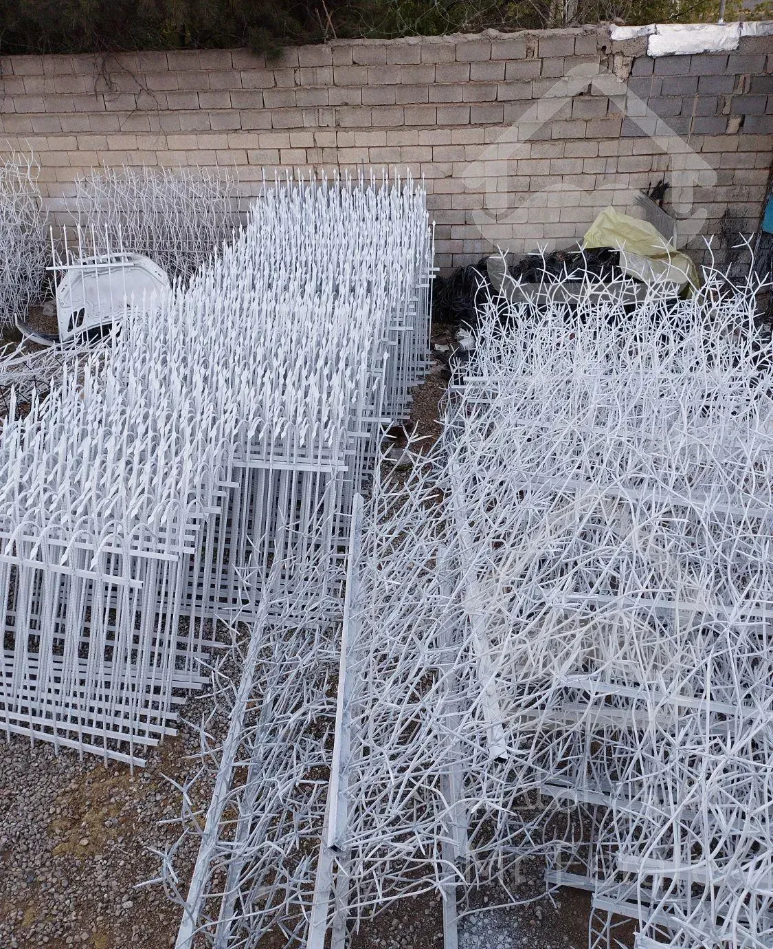 نرده و حفاظ دیواری پروفیلی شاخگوزنی دزدگیرخانه باغ