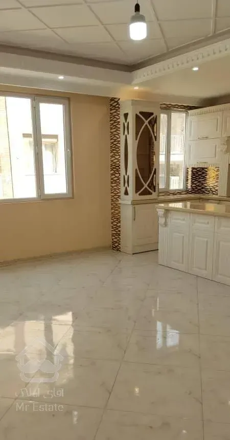 آپارتمان ۸۱ مترفول امکانات خوش نقشه غرق نور