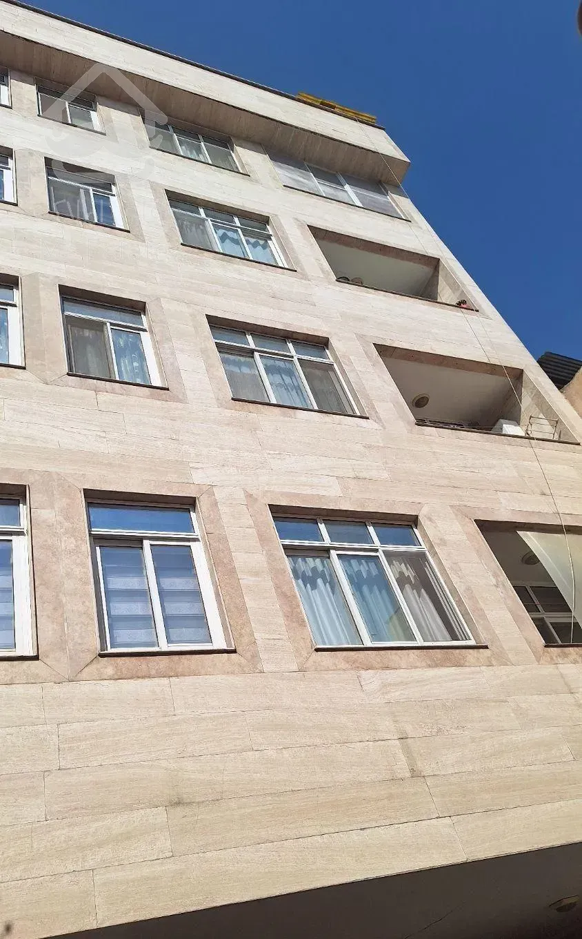 آپارتمان ۹۶ متری  طبقه اول تک واحد ۴ طبقه