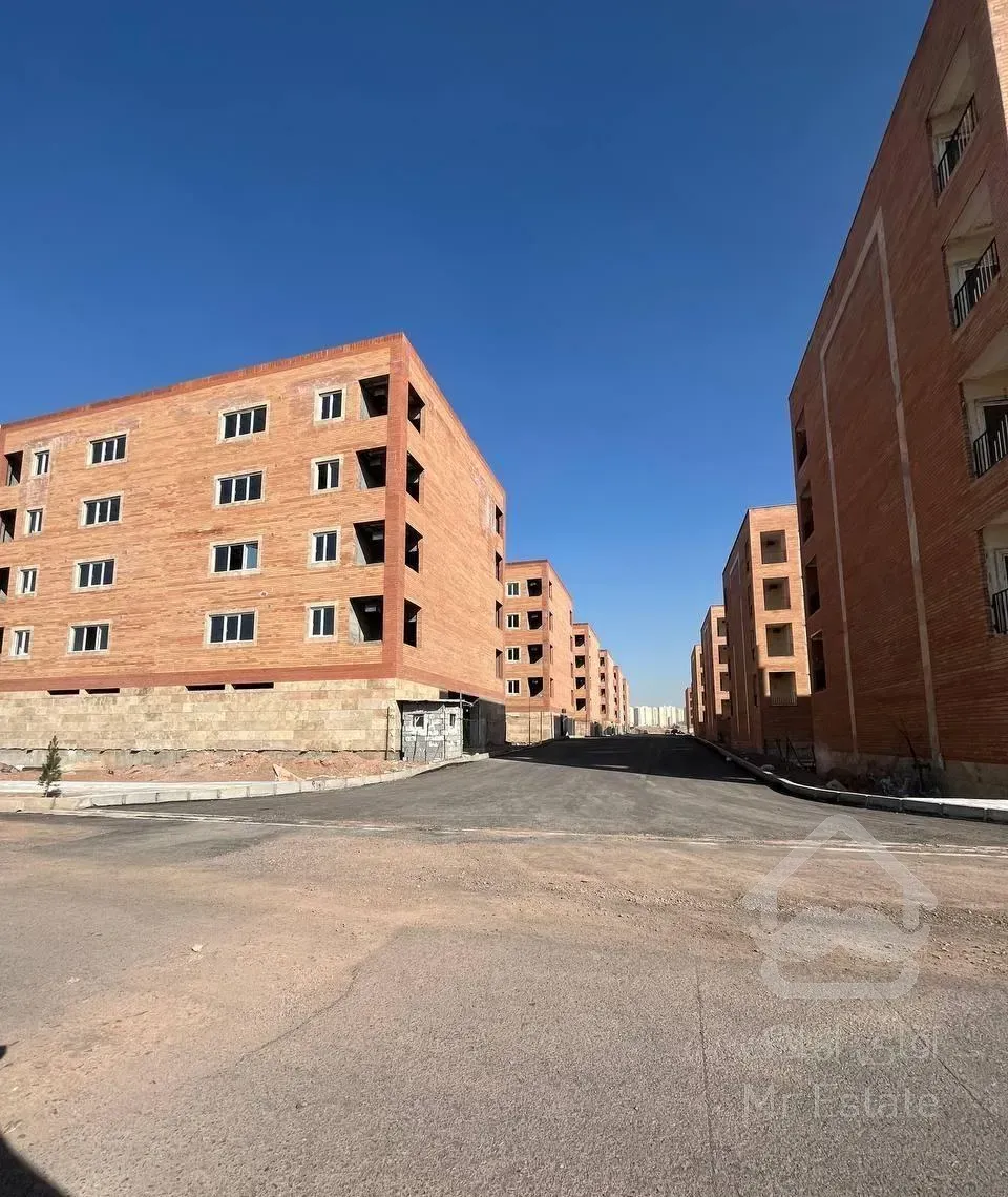 آپارتمان ۱۰۰ متری شمال فاز شش/ پارکینگ/نما سنگ