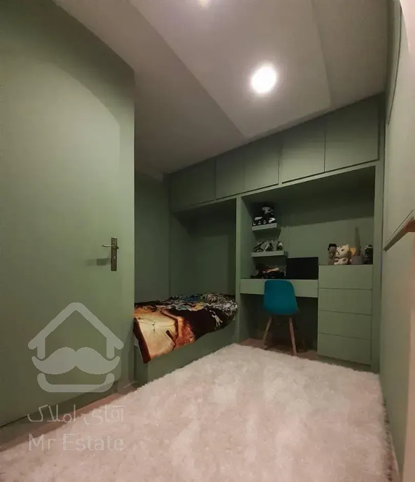 همکف با حیاط حاشیه حافظ