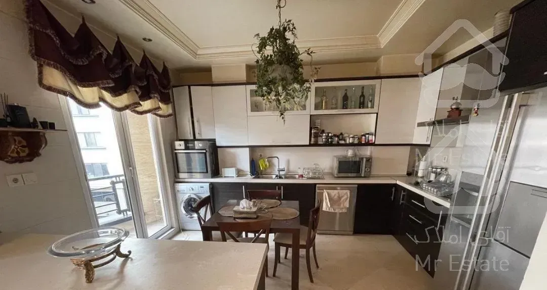 ۱۳۷ متر ۳ خواب ( تکمستر ) ۲پارکینگ/نور جنوب و شمال