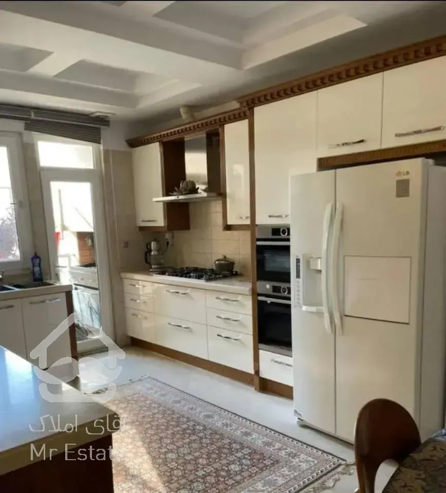 کریمخان 140متر-2پارکینگ-فول مشاعات-تاپ لوکیشن