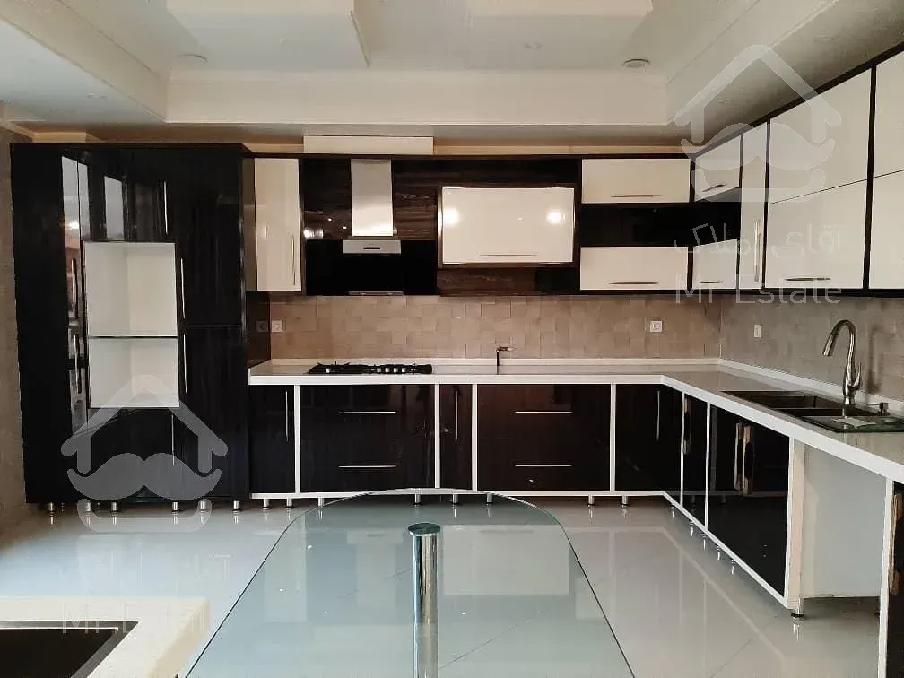 ۲۰۵متر آپارتمان نوساز صادقیه فردوس شرق