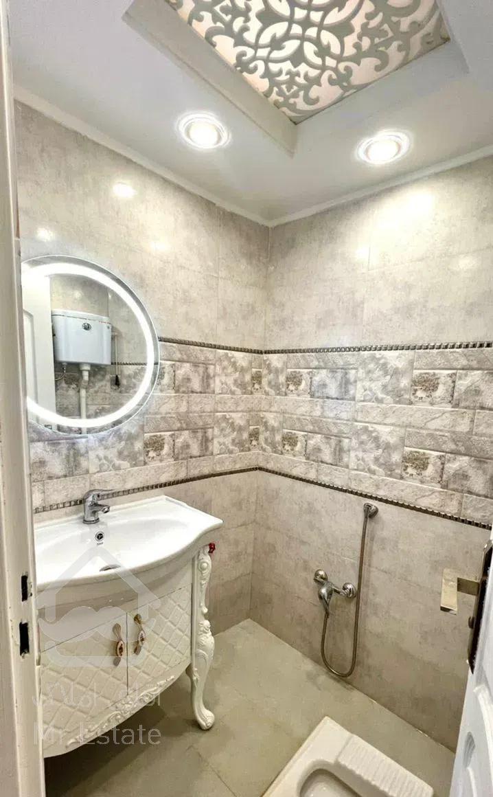 ۹۸ متر** سالن پرده خور** نور سراسری