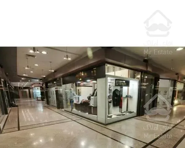 رونیکا مال سلطنتی و پر فروش بر فراز تهران