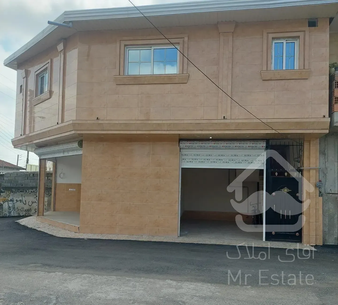 خونه ویلایی با مغازه و پارکینگ