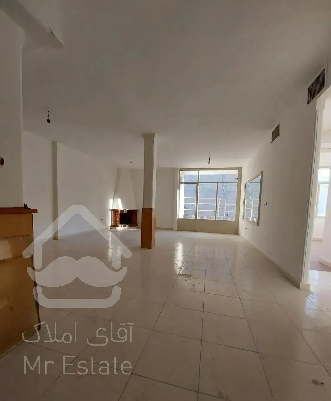 میدان انقلاب/110 متر/دو خواب/بالکن سراسری