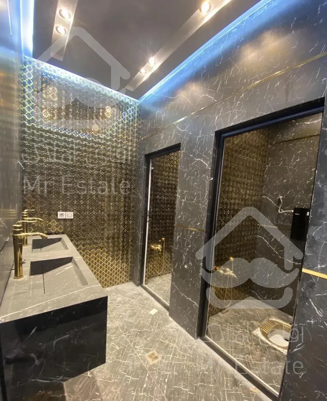 340 متر ( 200 متر کف + 140 متر حیاط )