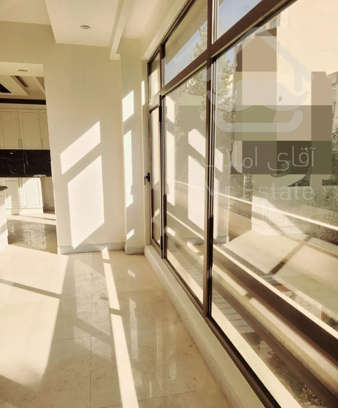 بالای جلال لوکس به قیمت